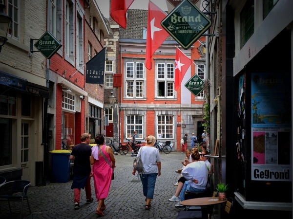 Maastricht Airport Transfers (MST) 